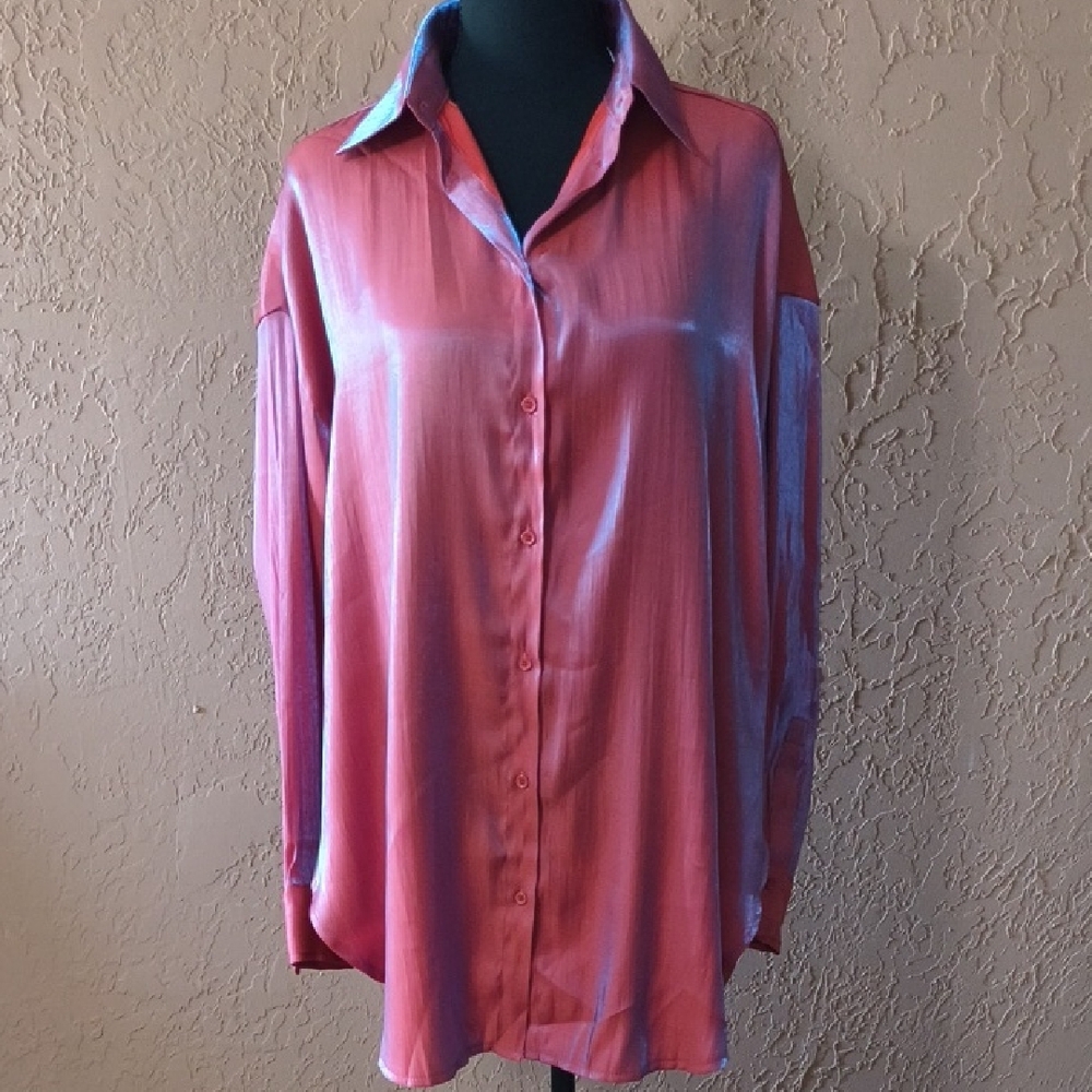 NWT Glam Shimmering Button Down Shirt Size Small